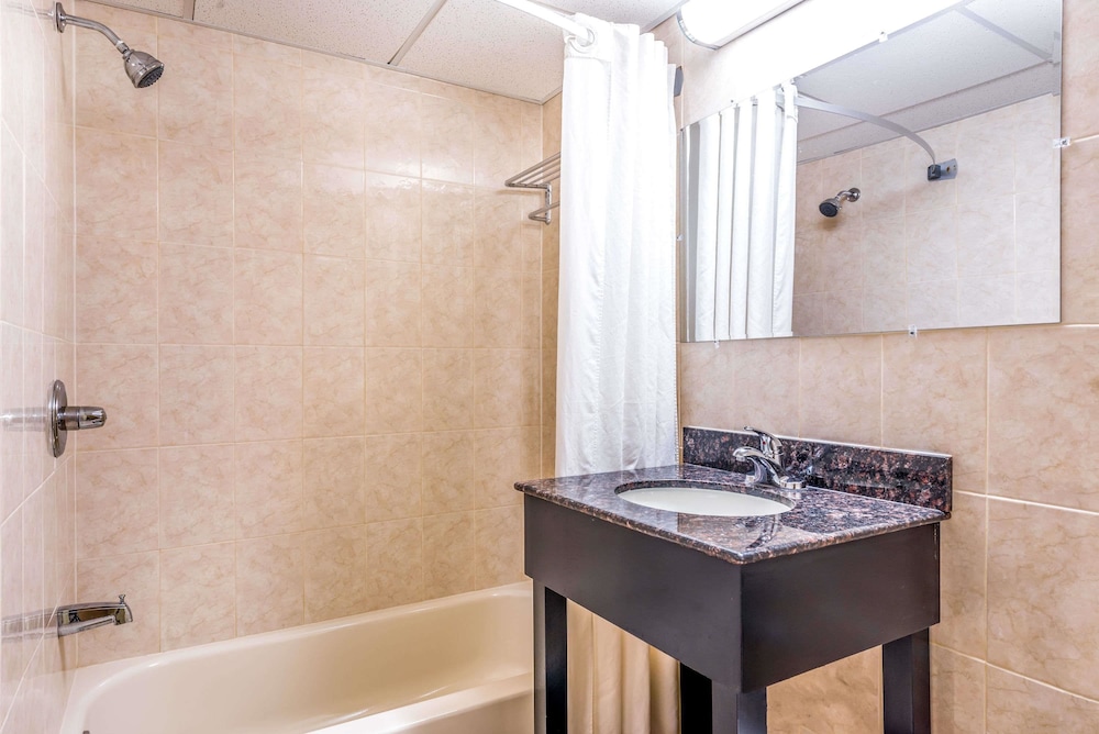 Super 8 by Wyndham North Bergen NJ/NYC Area 18/20