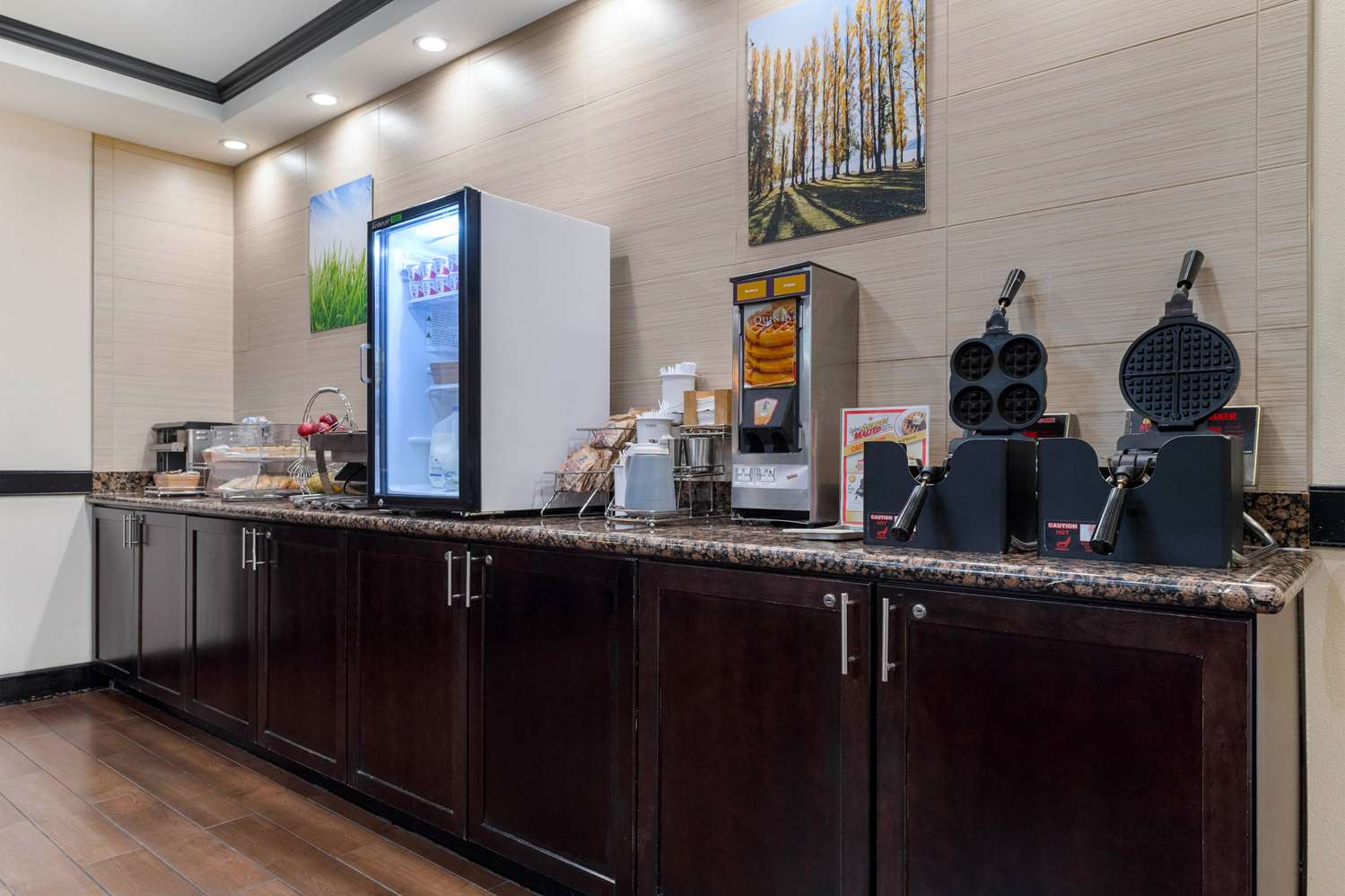 La Quinta Inn and Suites by Wyndham Auburn 4/19