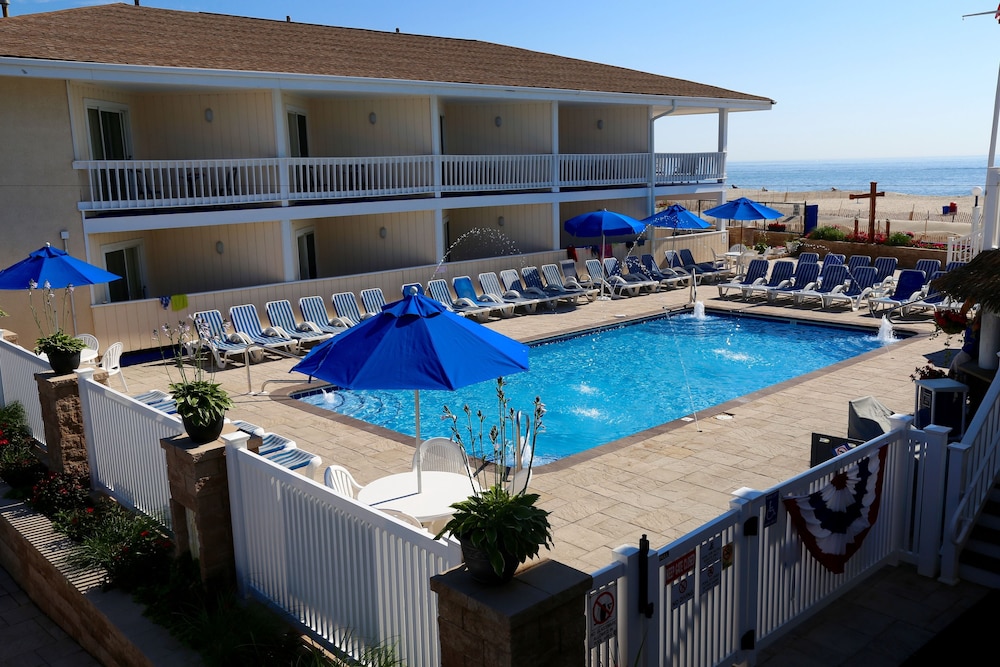 The White Sands Oceanfront Resort & Spa 6/70