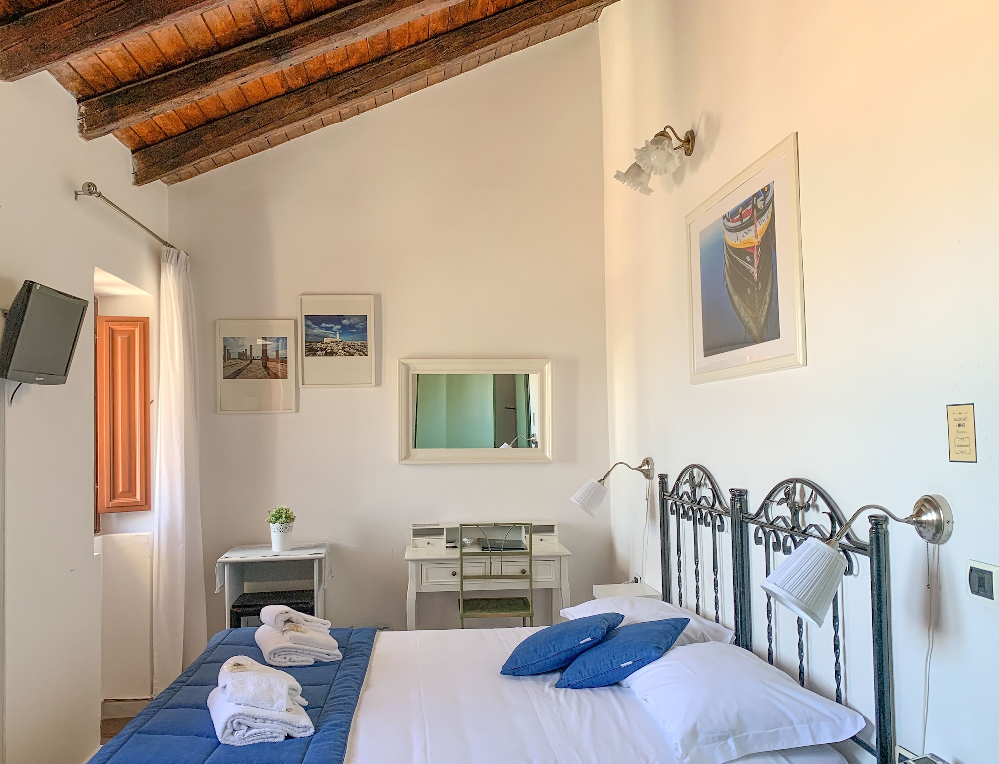 ROMANTIC, DOUBLE OR TWIN BED, SEA VIEW, ATTIC