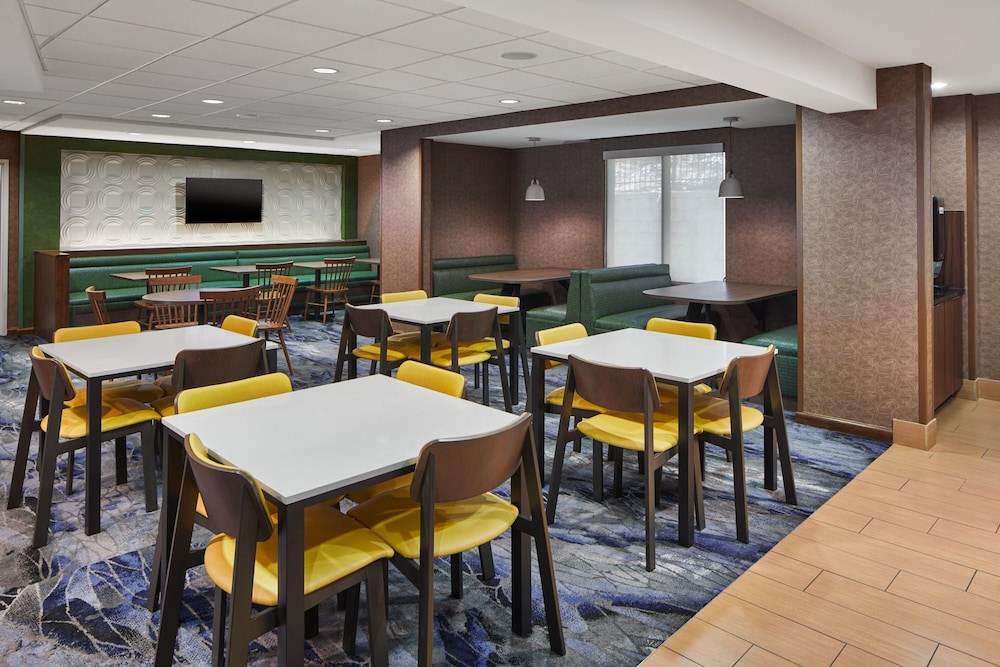 Fairfield Inn and Suites Gainesville 19/34