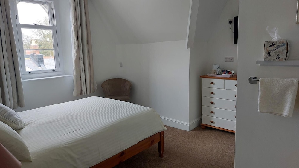 Ashleigh House 9/47