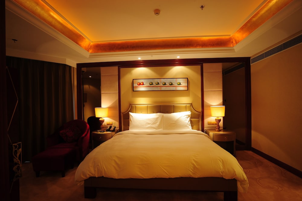 EXECUTIVE, SUITE