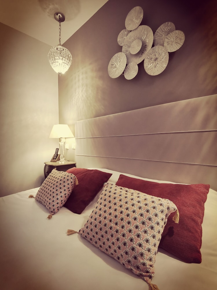 Brit Hotel Acacias 28/69