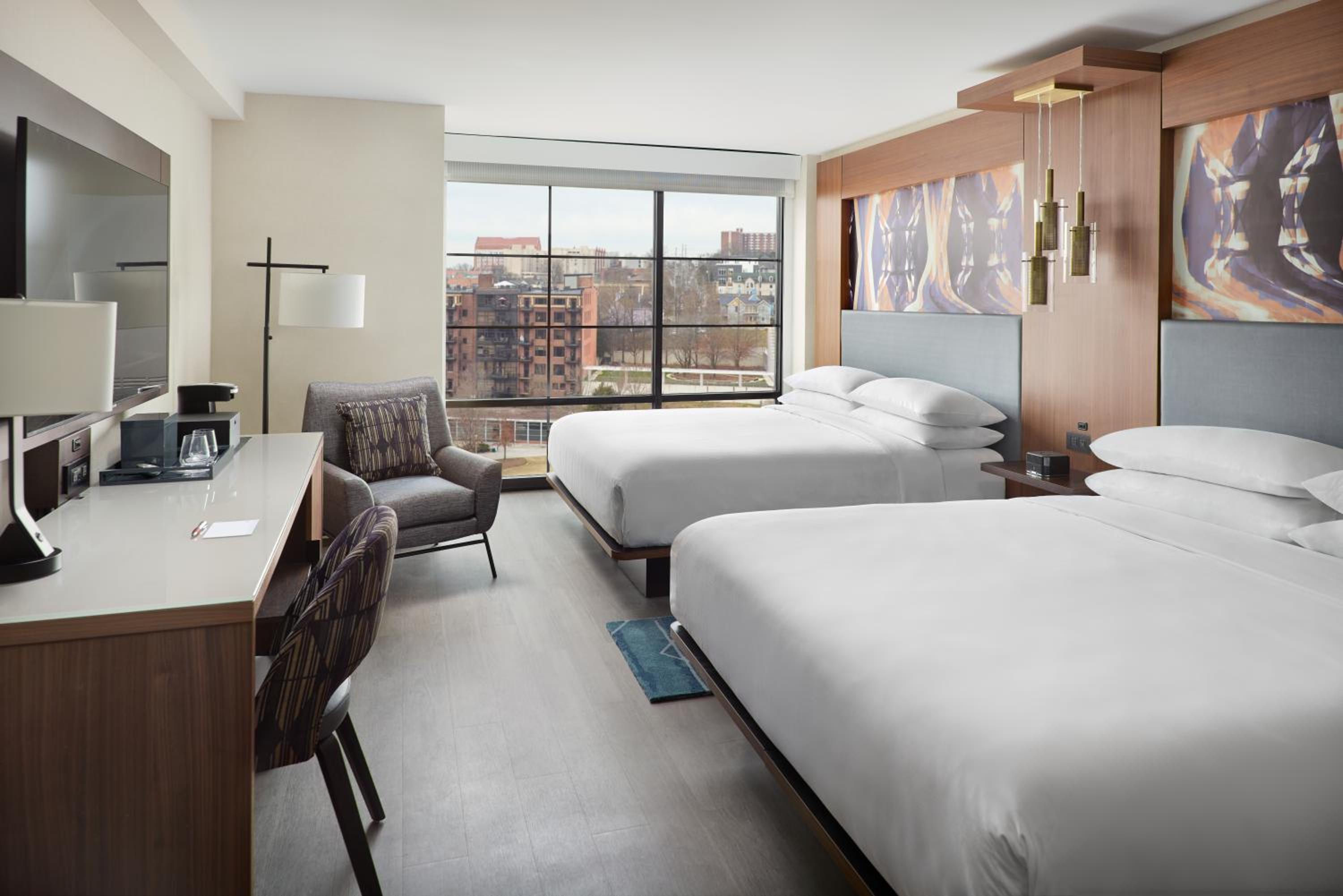 Room, 2 King Beds, Garden View, Park Side، Marriott Knoxville Downtown 2/5