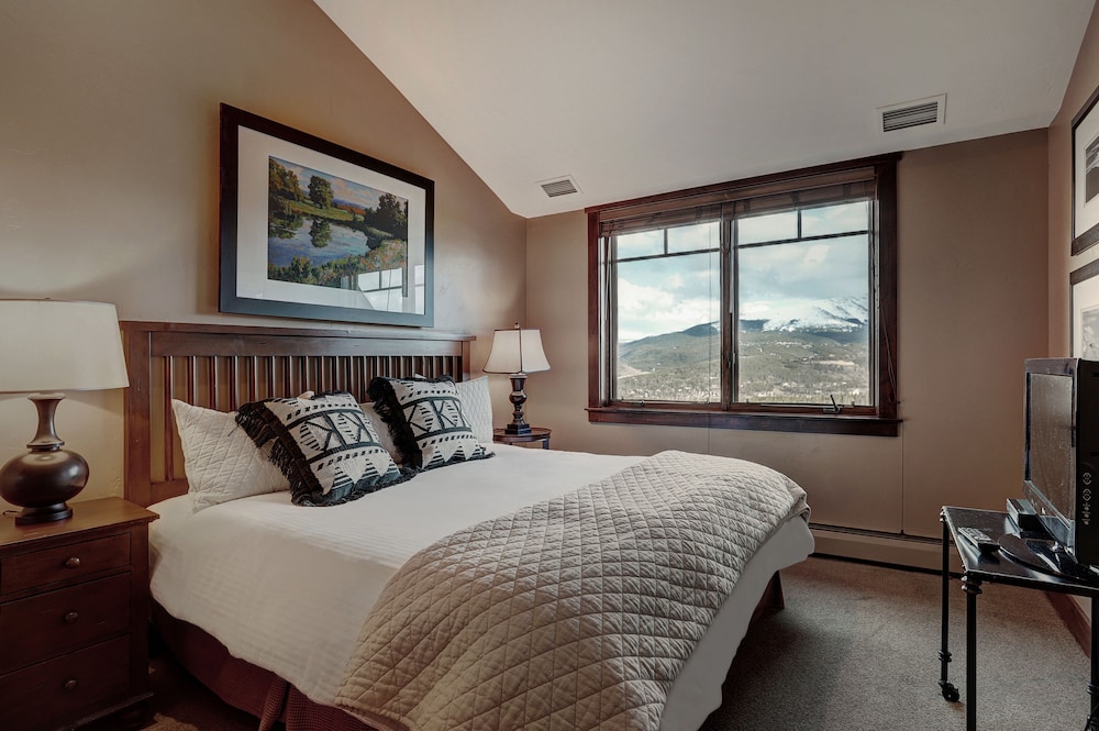 Crystal Peak Lodge 20/74
