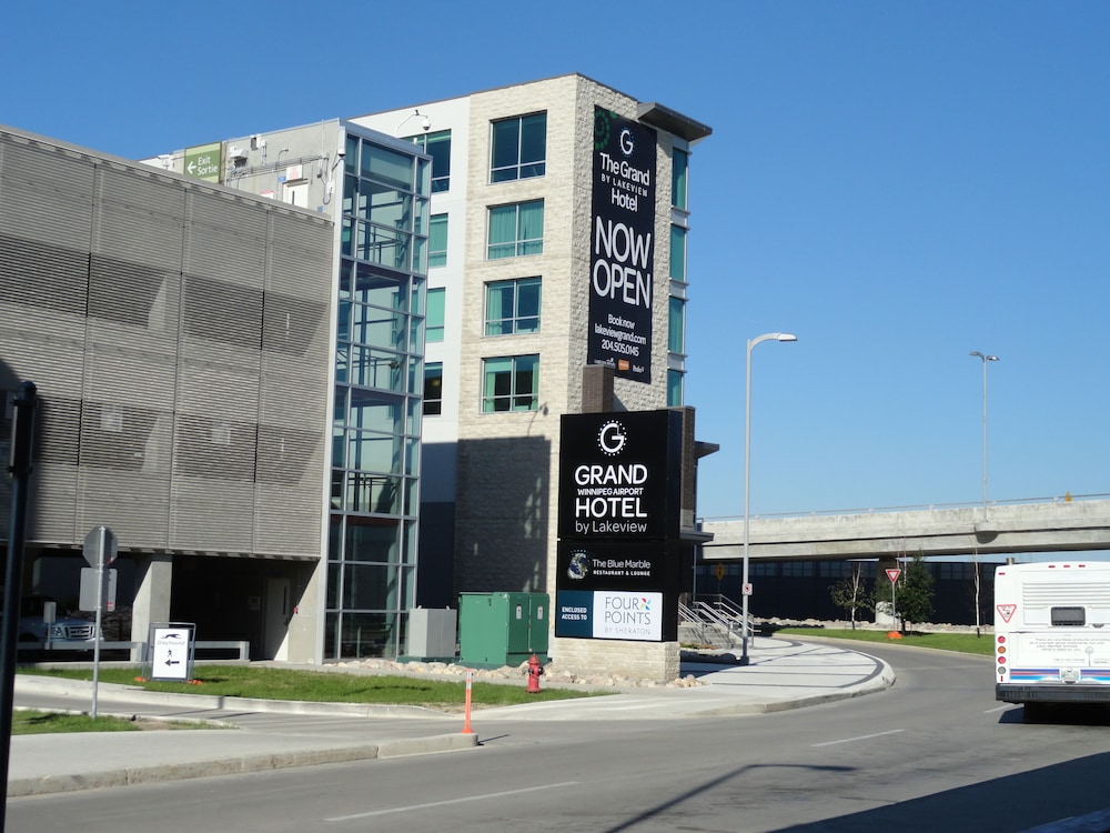 The Grand Winnipeg Airport Hotel 8/56