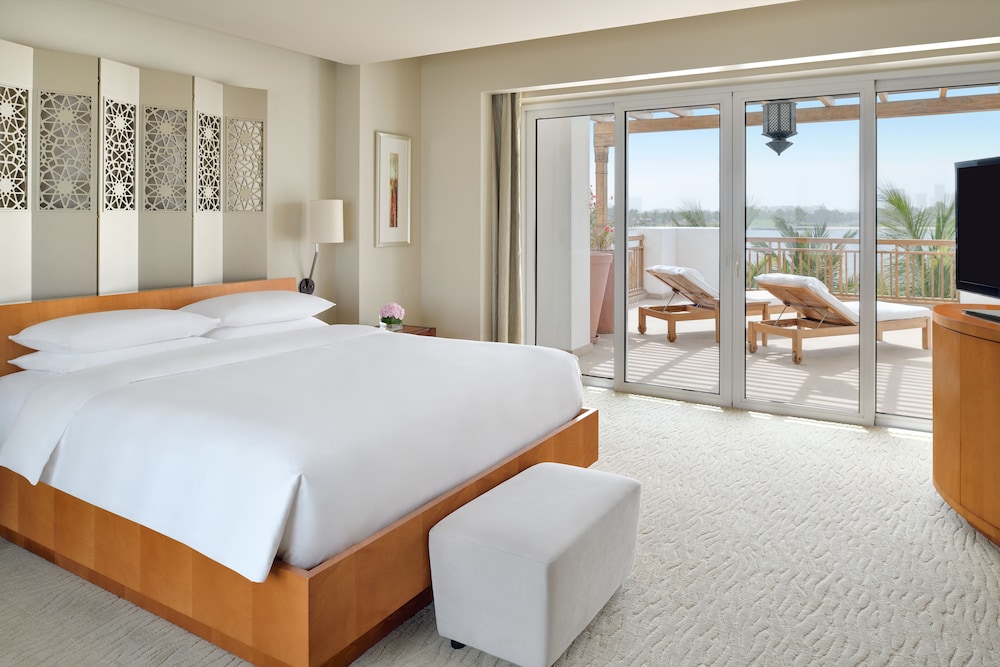 Park, Suite, King Bed, Lagoon View