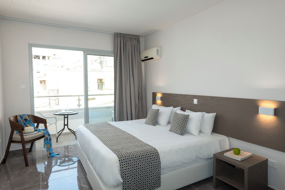 2 BEDROOMS, DELUXE, APARTMENT, TWIN BEDS, CITY VIEW, SOFA, BALCONY