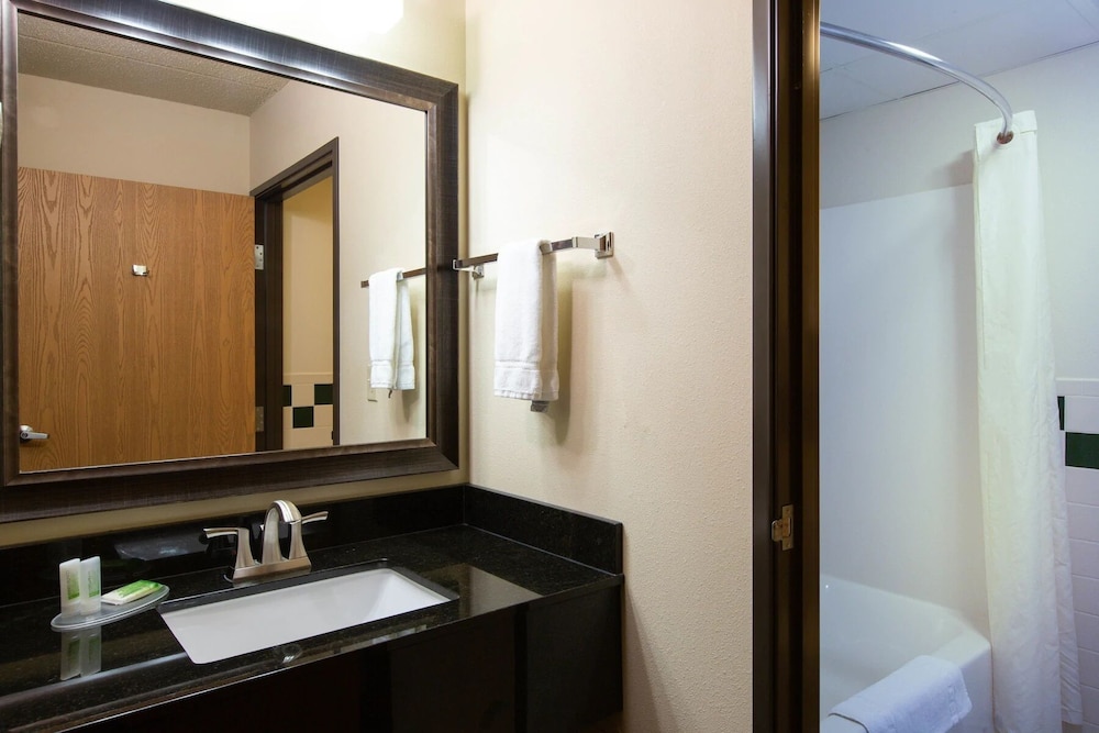 Quality Inn Ladysmith, WI 42/46
