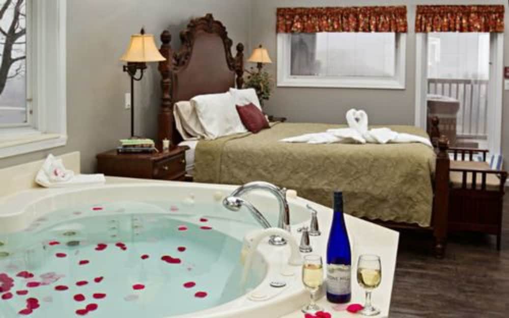 Hermann Hill Vineyard & Inn 50/51
