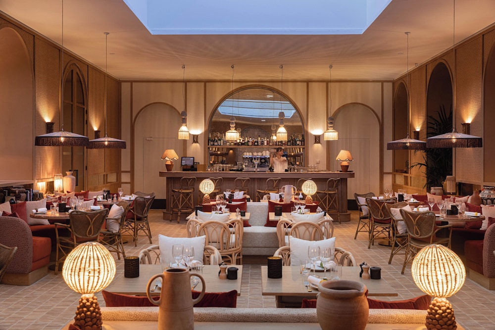 restaurant cafeteria