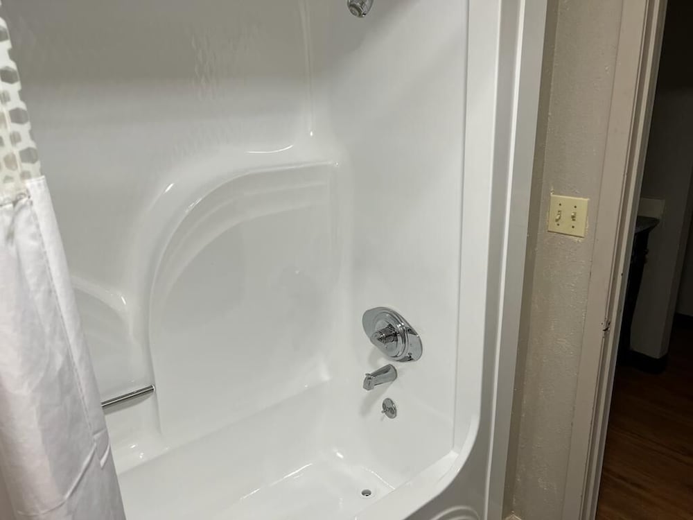 Relax Inn & Suites 21/21