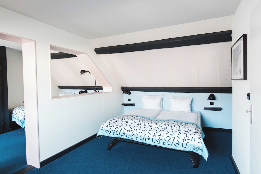ROOM, DOUBLE BED, STAIR ACCESS ONLY, ATTIC