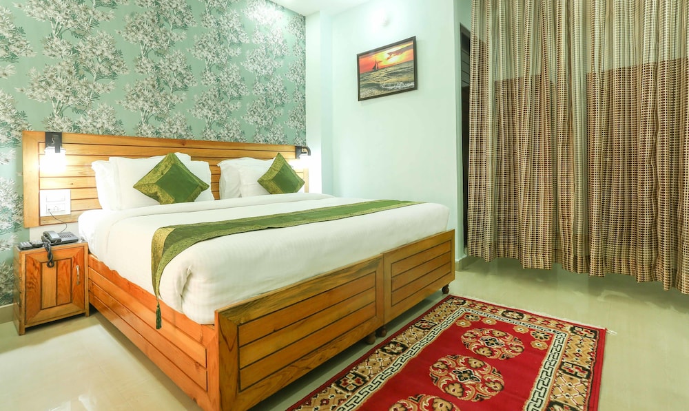 غرفة قياسية بسرير كينج، Treebo Roshan House 3/10