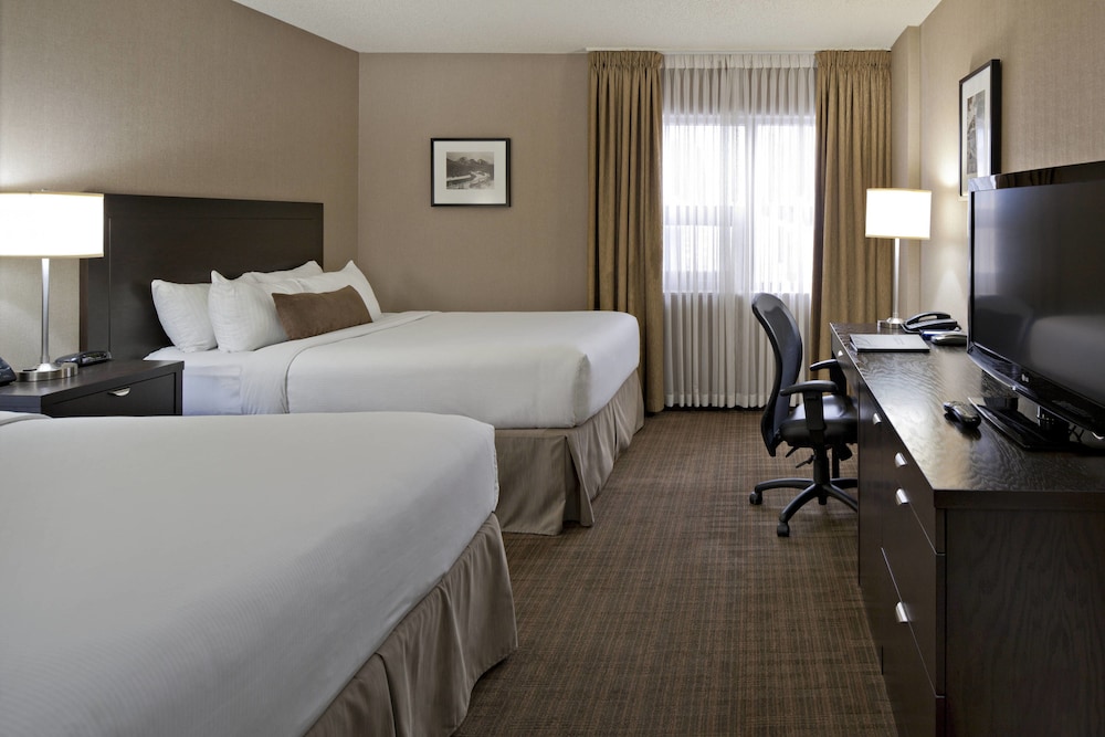 Delta Hotels Calgary Airport In Terminal 11/23