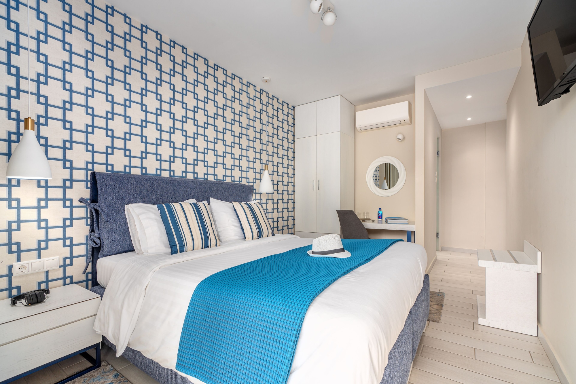 Standard, Double Bed, Partial Sea View