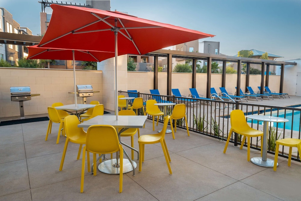 Home2 Suites By Hilton Corona 30/40