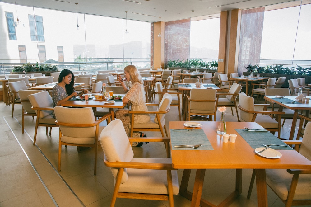 TMS Hotel Da Nang Beach 54/68