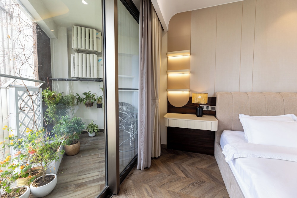 Midtown Premium Apartments 15/40