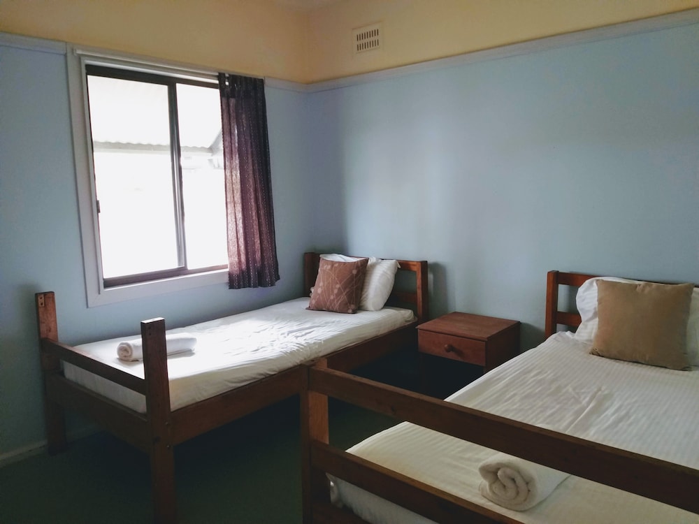 Lake Hume Resort 12/50