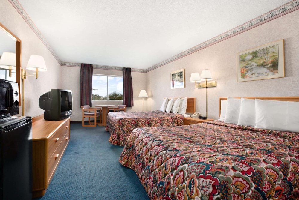 Days Inn By Wyndham Phoenix North 20/51