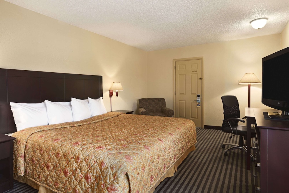 Days Inn by Wyndham Champaign Urbana 5/16