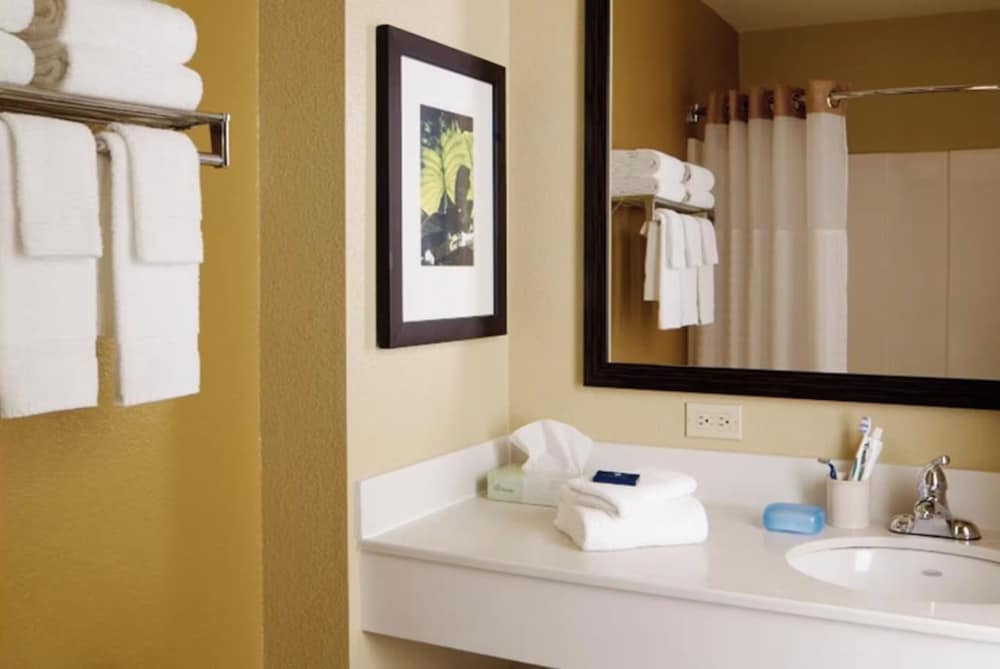 Studio 6 Corporate Extended Stay Chicago Lisle IL 46/51