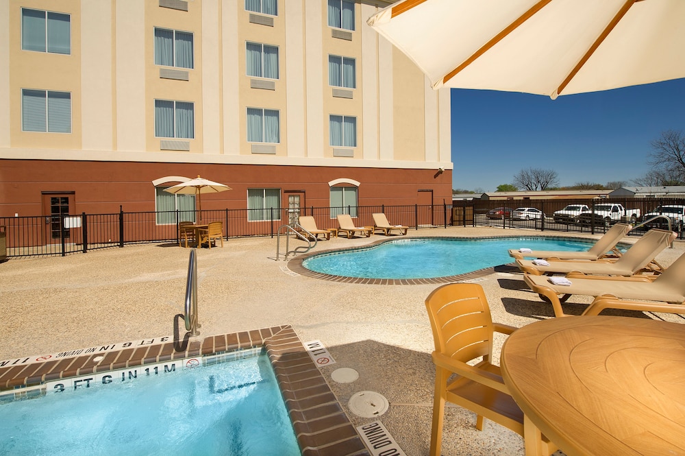 Holiday Inn Express Hotel Suites Uvalde 4/55