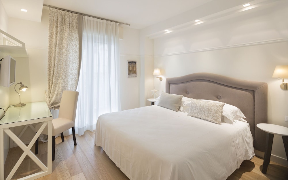 شقة فاخرة بسريرين كوين بغرفتي نوم مع أريكة، Residence Charming Apartments 7/10