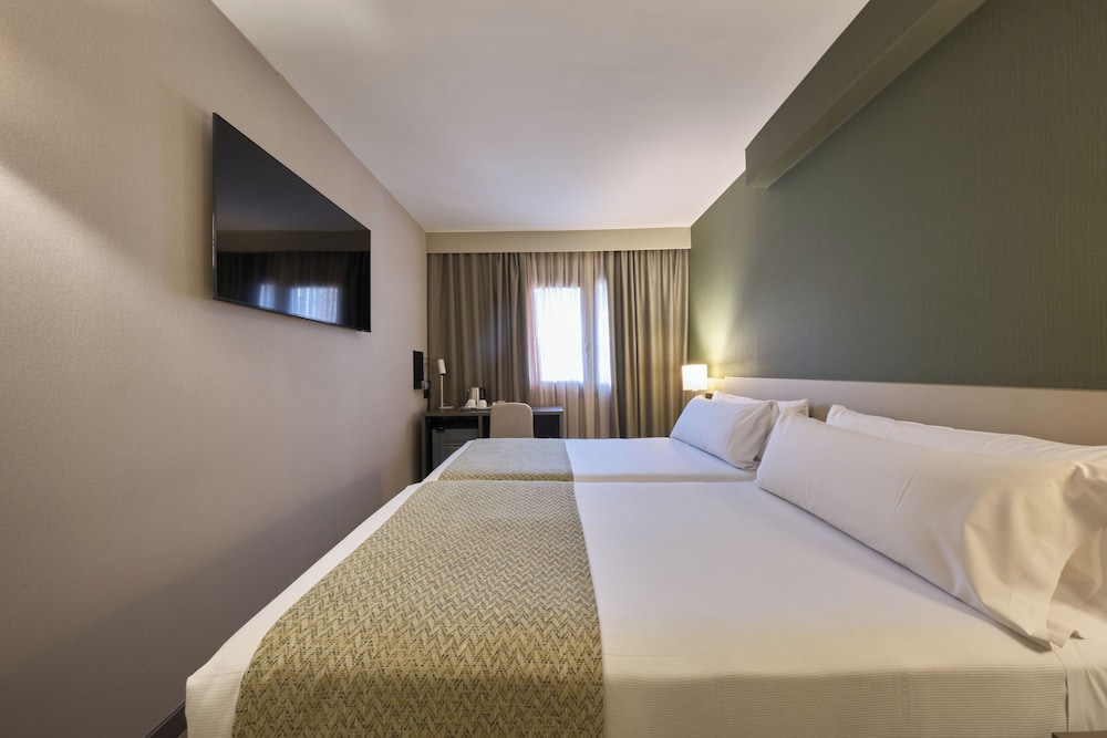 ROOM, SINGLE, DOUBLE BED