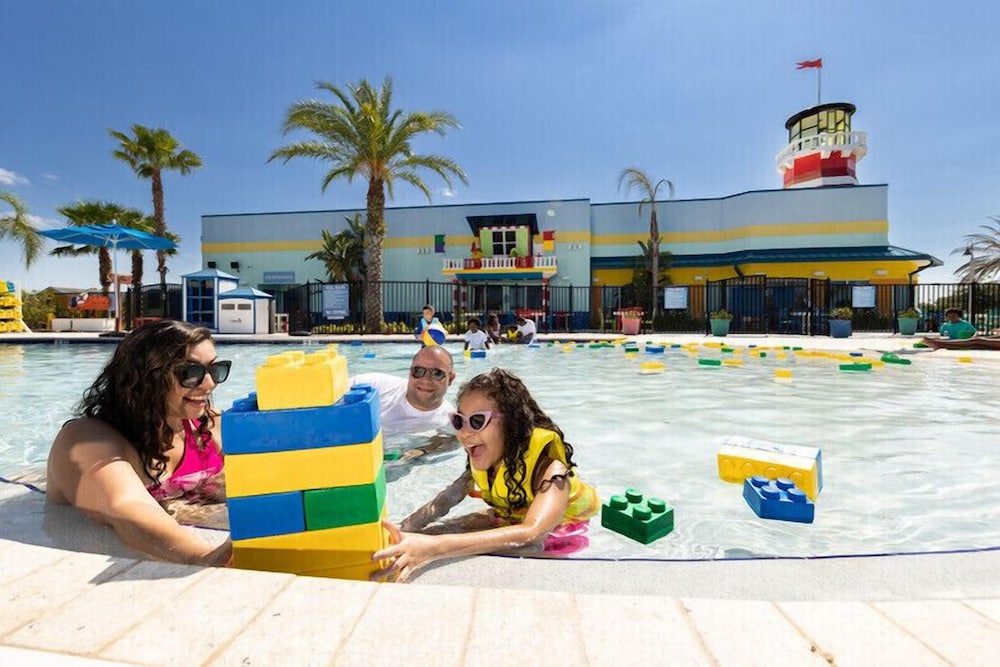 LEGOLAND BEACH RETREAT 14/22