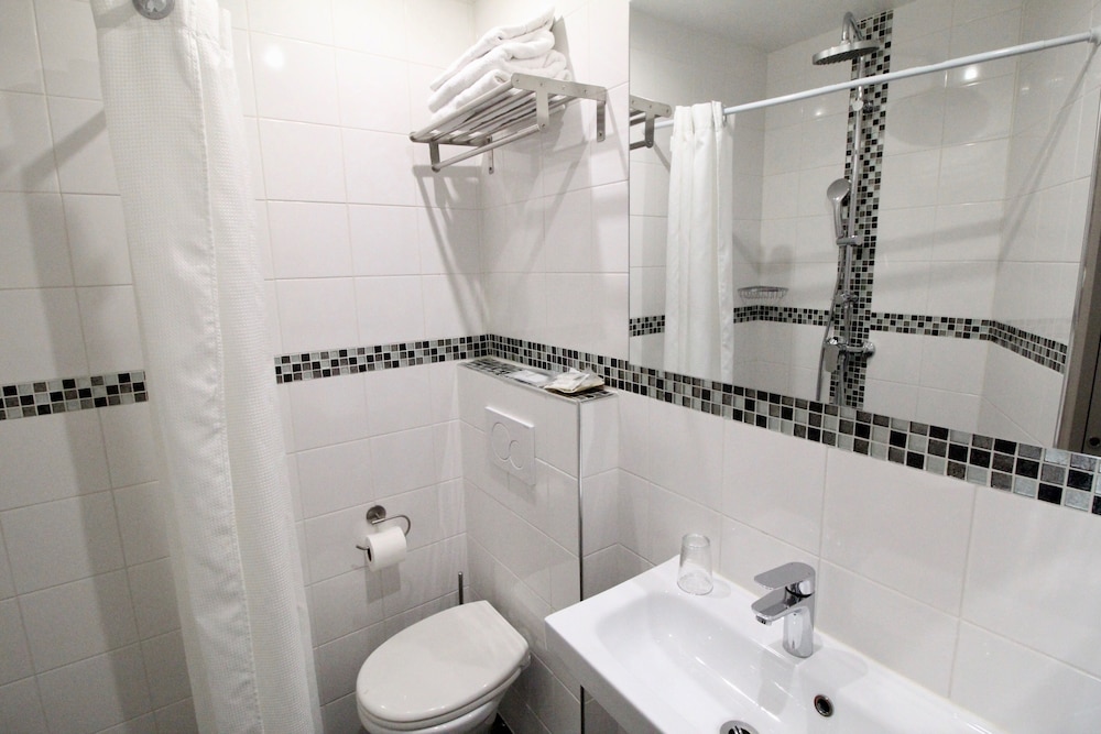 Hotel des Pyrenees 41/50