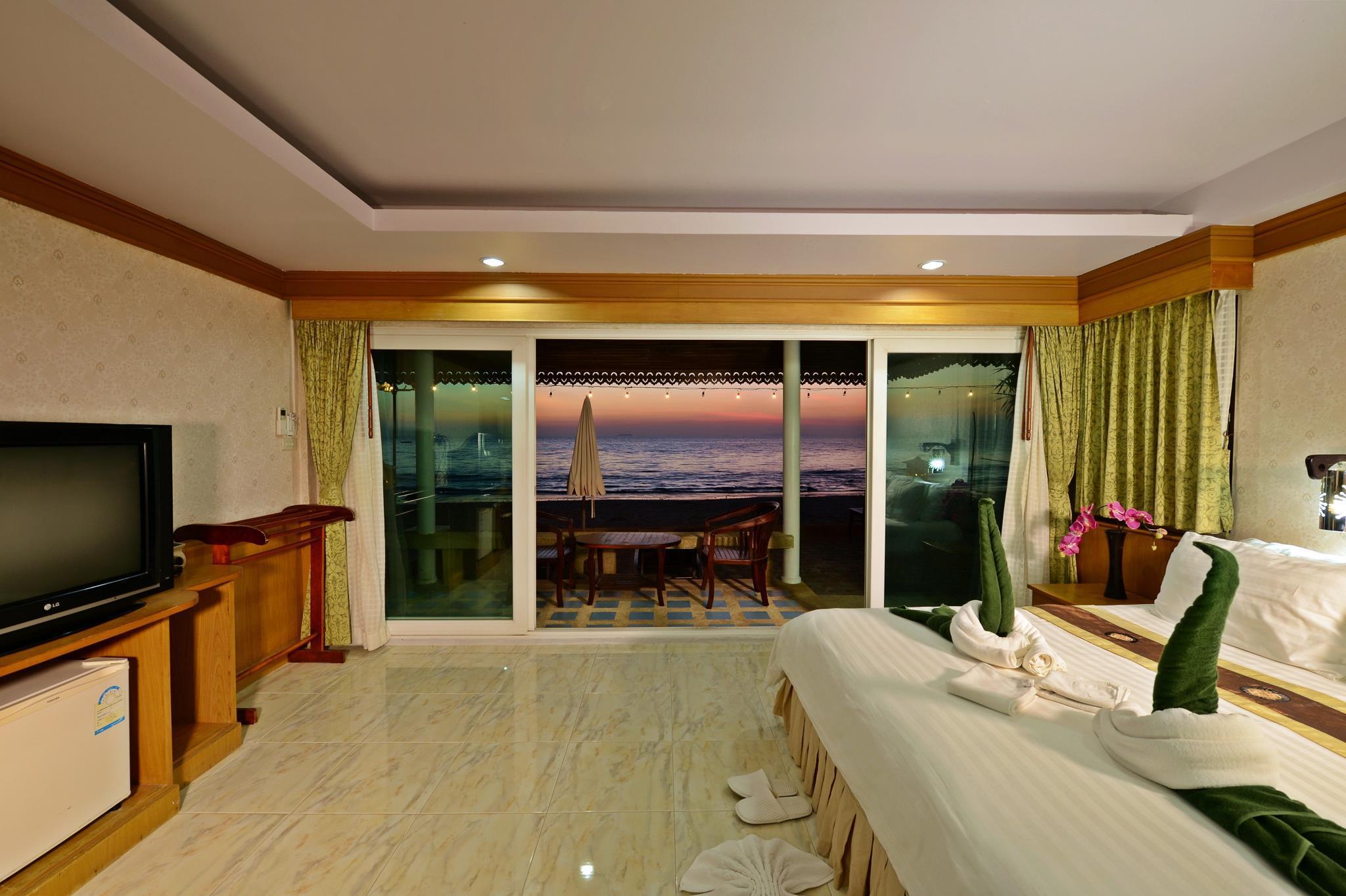 Bungalow, Beach Front