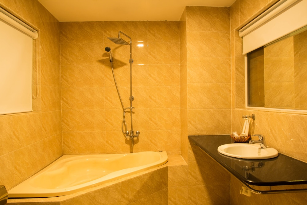 Xuan Hung Hotel 51/55