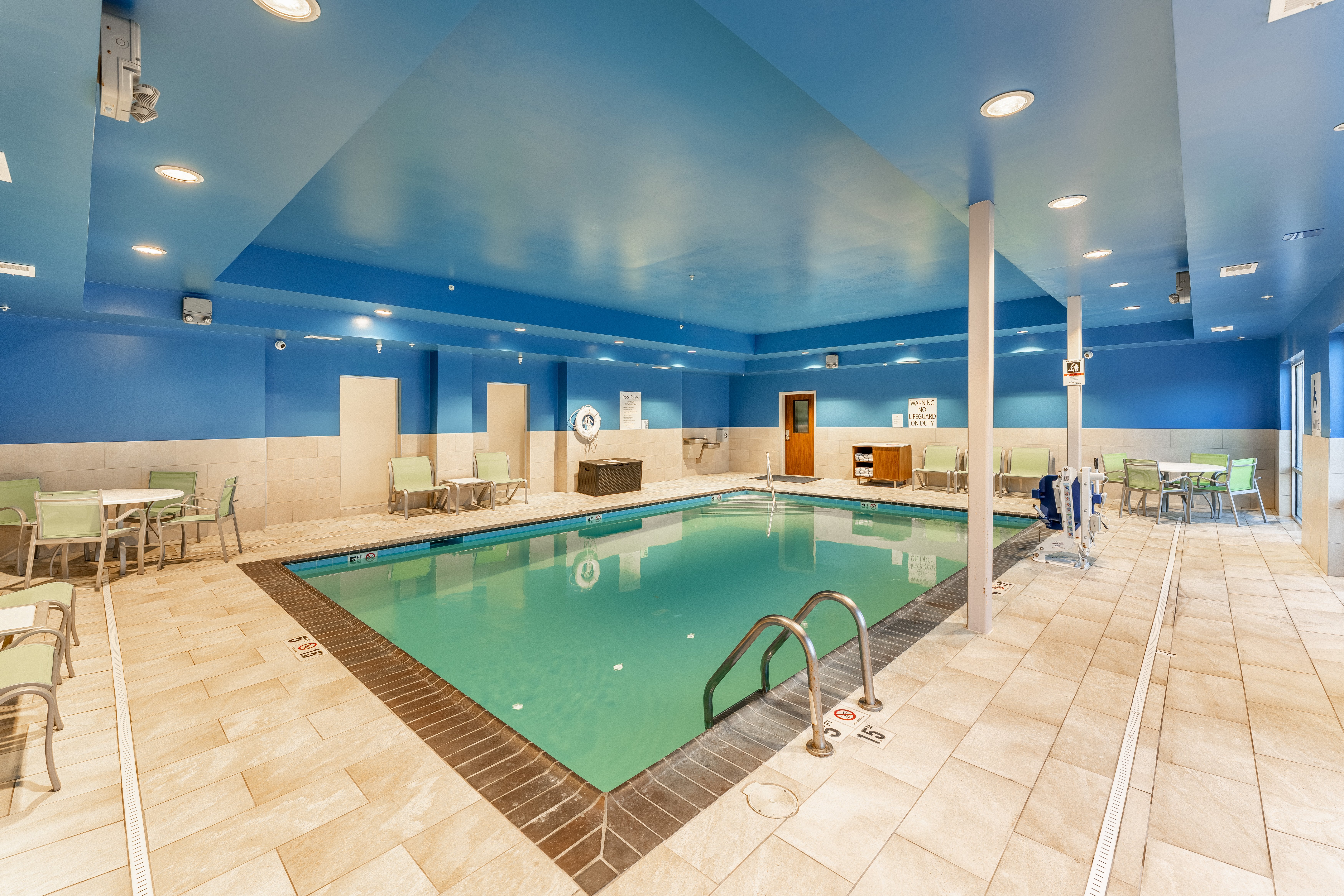 Holiday Inn Express Suites Nashville North Springfield 77/77