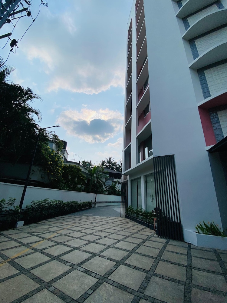 The Habitat Suites 50/50