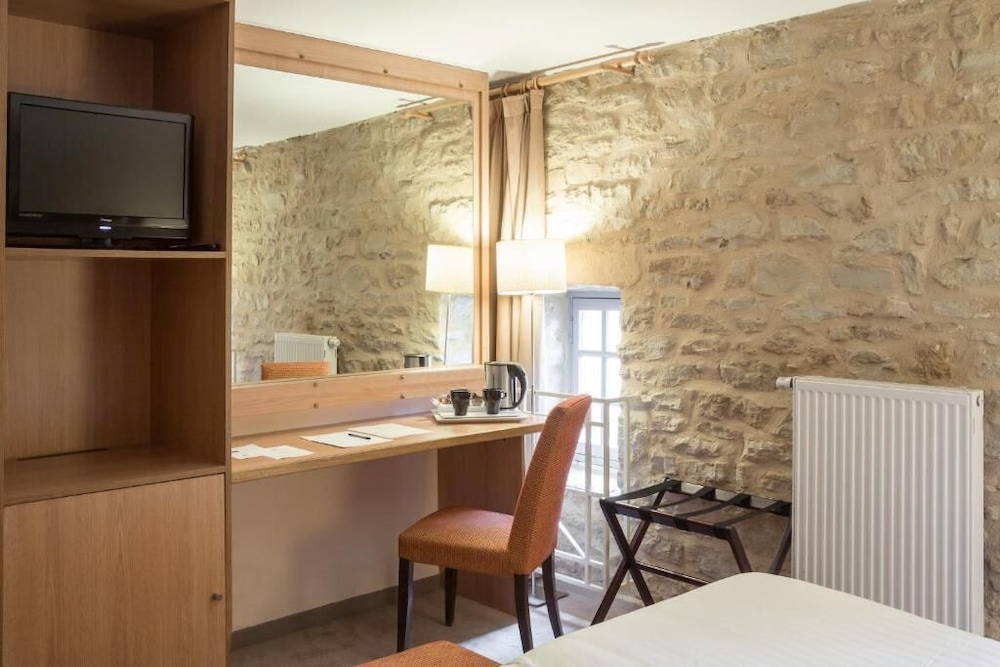 Hotel Le Chateau Fort 58/70