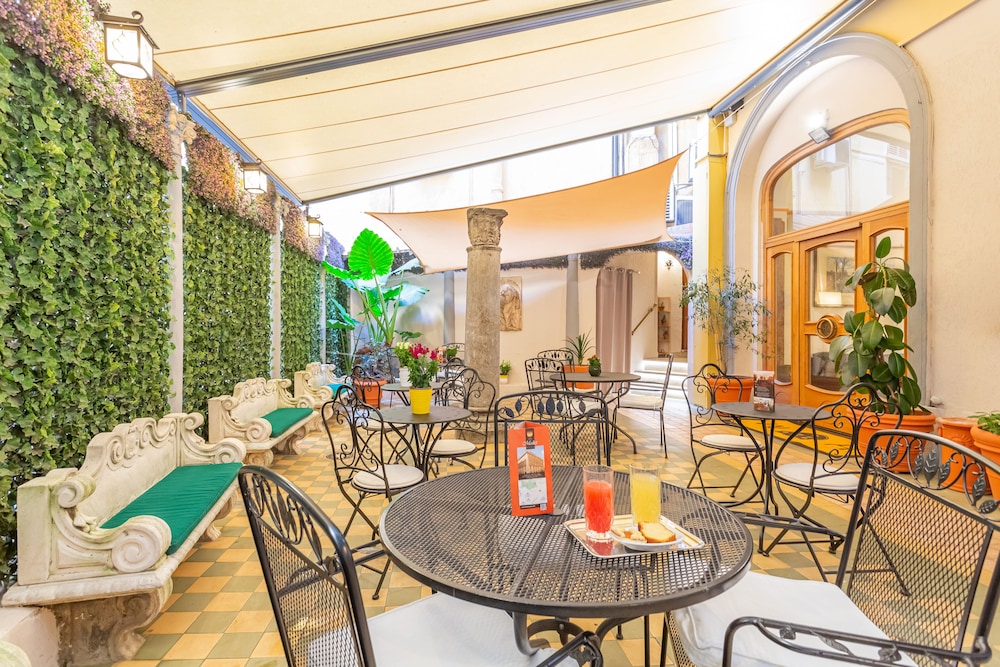 Hotel Medici 38/48