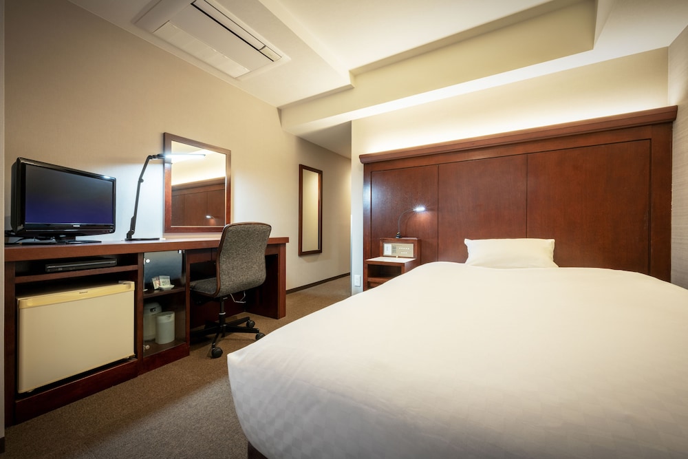 SEMI ROOM, SEMI DOUBLE BED