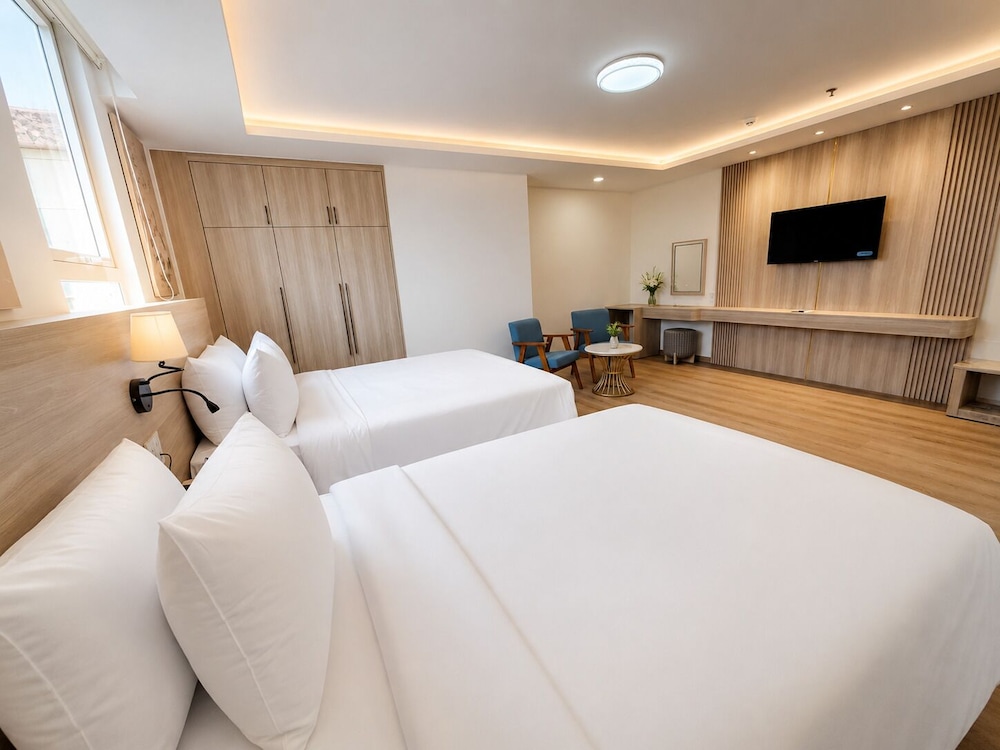 غرفة ديلوكس ثلاثية بسرير مزدوج وسرير فردي بإطلالة على المدينة، G8 Center Hotel Saigon 7/10