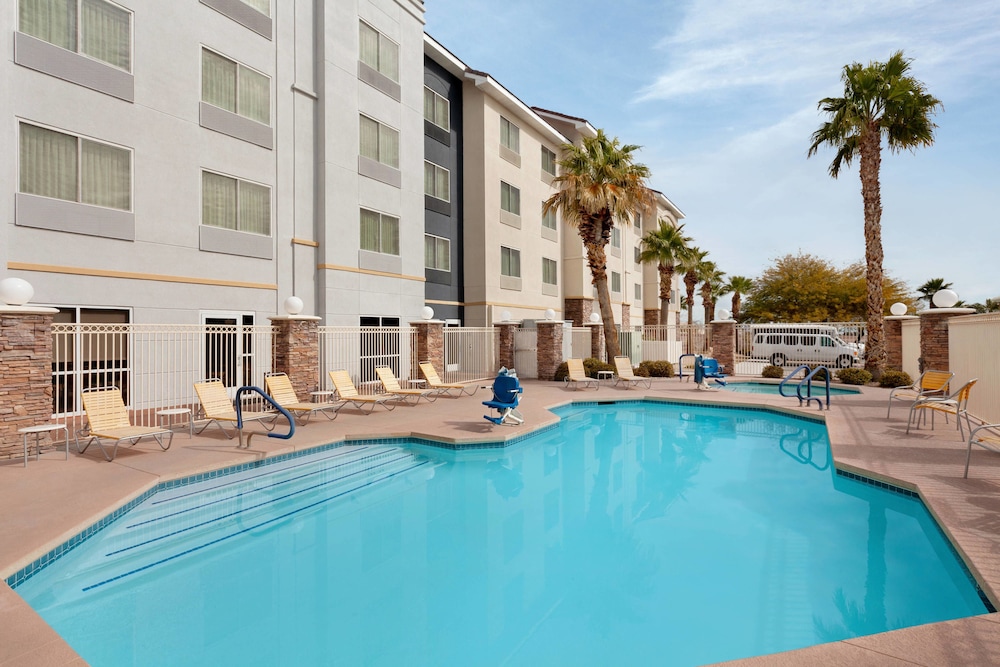 Fairfield Inn and Suites by Marriott Las Vegas South 6/57