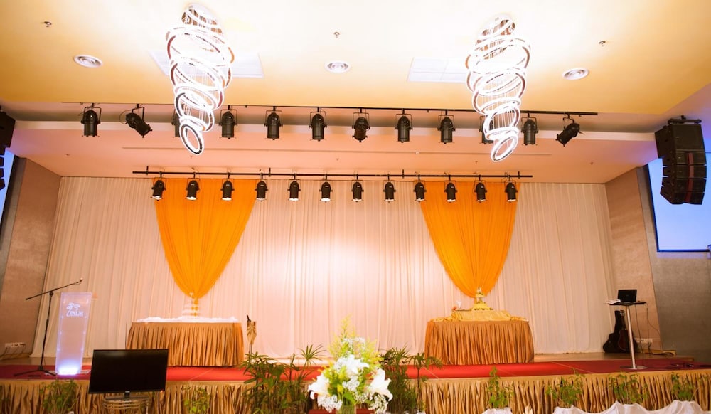 Palm Seremban Hotel 4/40