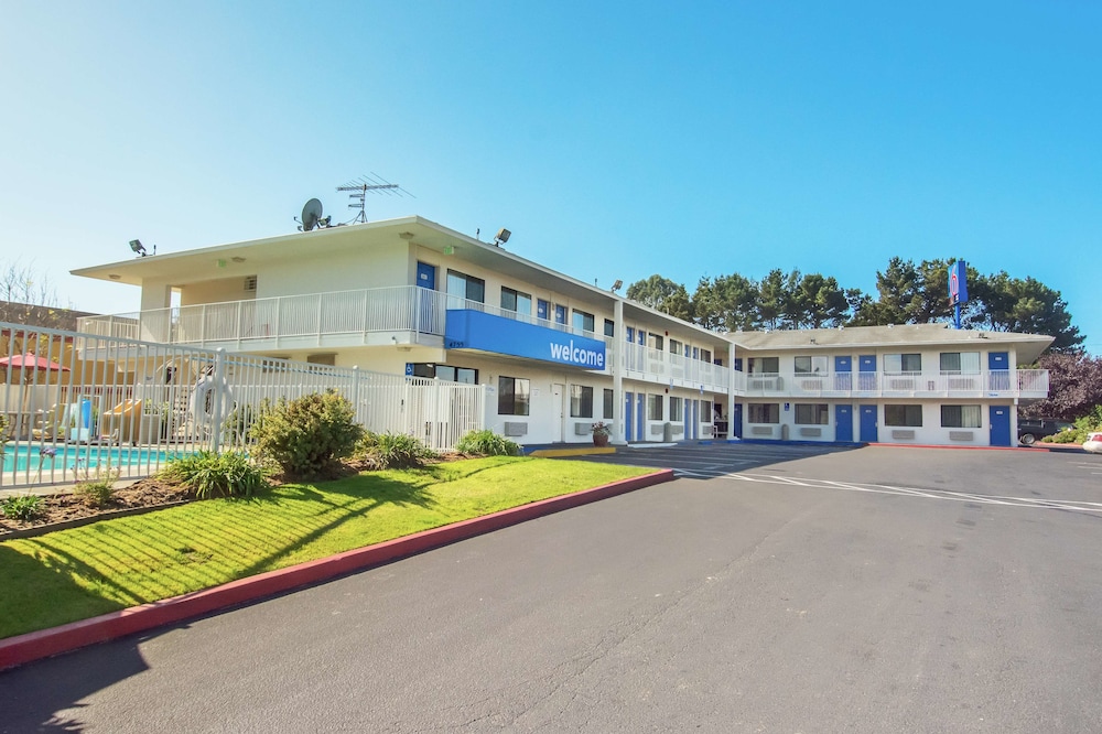 Motel6 Arcata, CA – Cal Poly Humboldt in ARCATA - CA