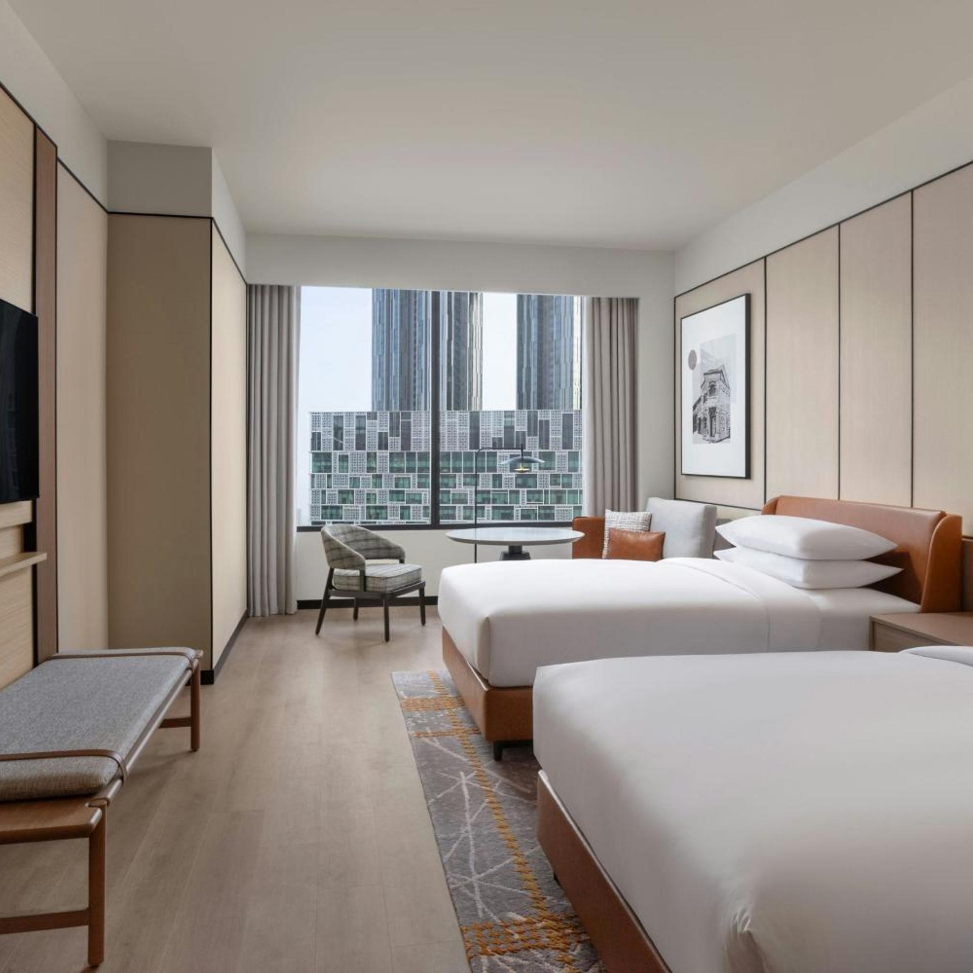 Deluxe, Twin Beds, Skyline View