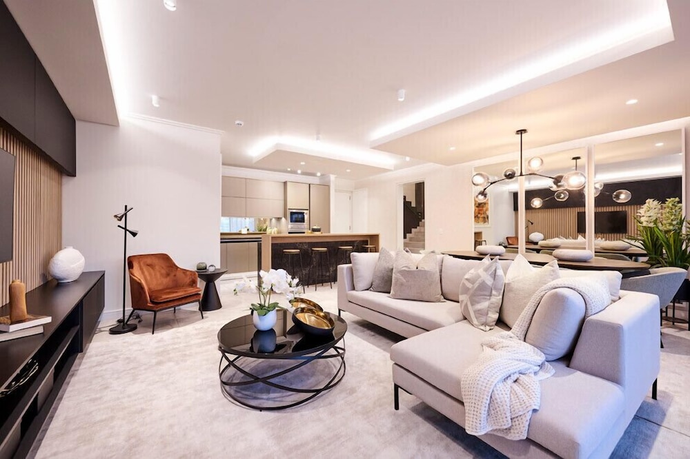 Ellipse Executive Apartment 30/50