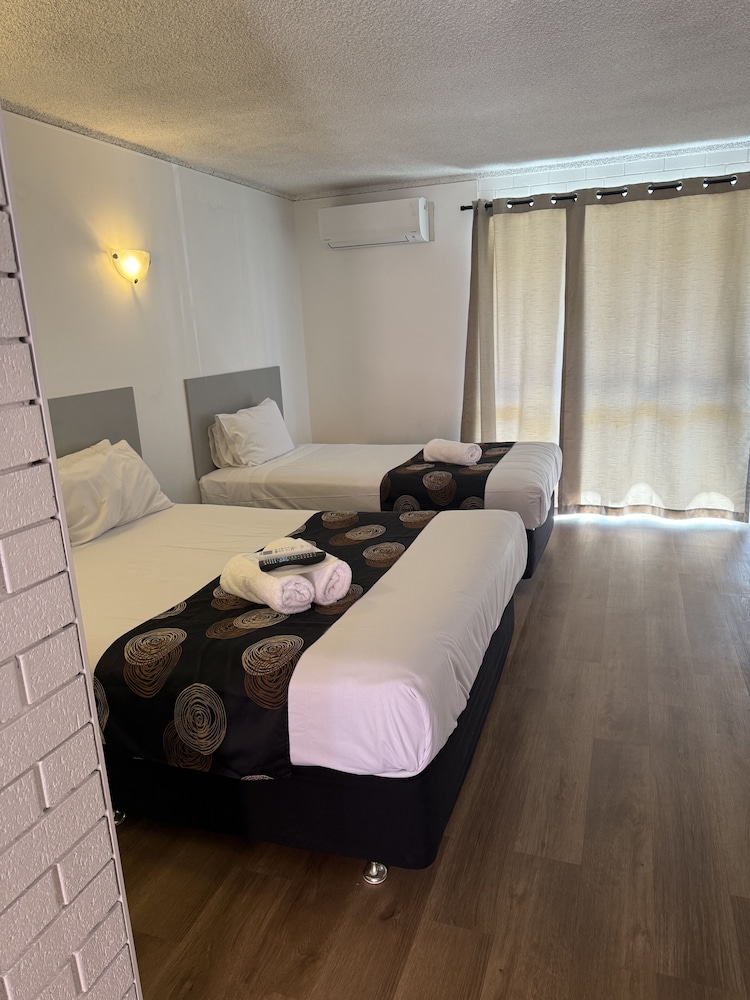 Budget Motel 14/46