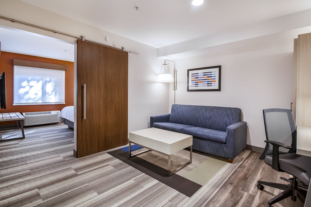 Holiday Inn Express Suites Langley 51/73