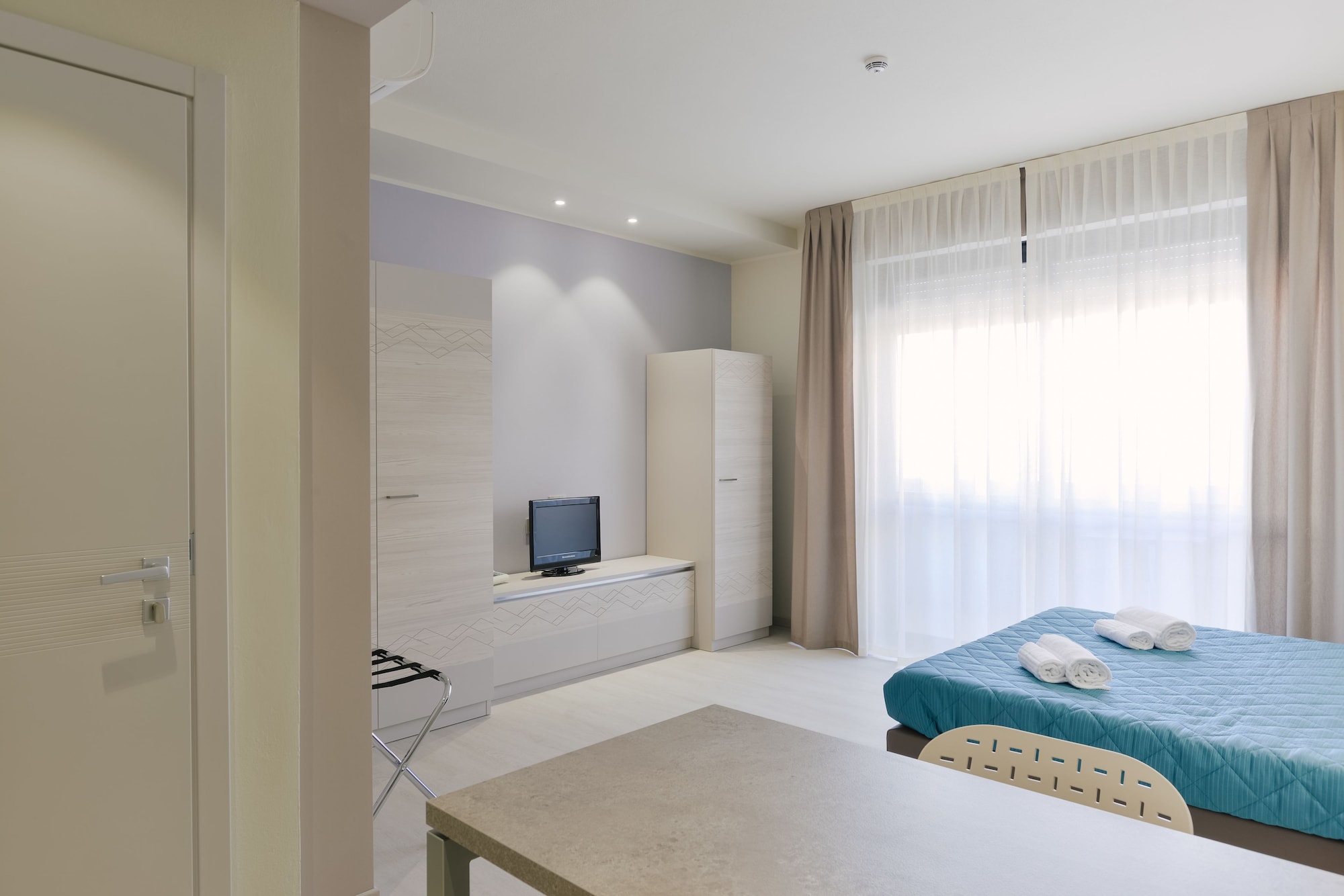 COMFORT, STUDIO