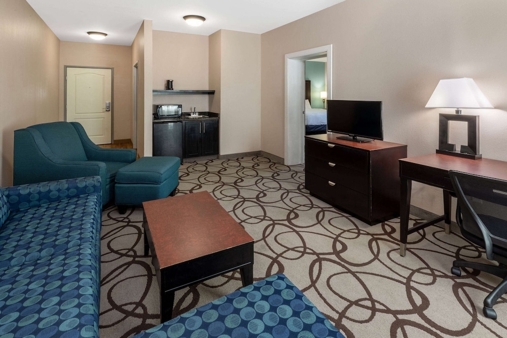 La Quinta Inn & Suites by Wyndham Fort Worth - Lake Worth 38/50